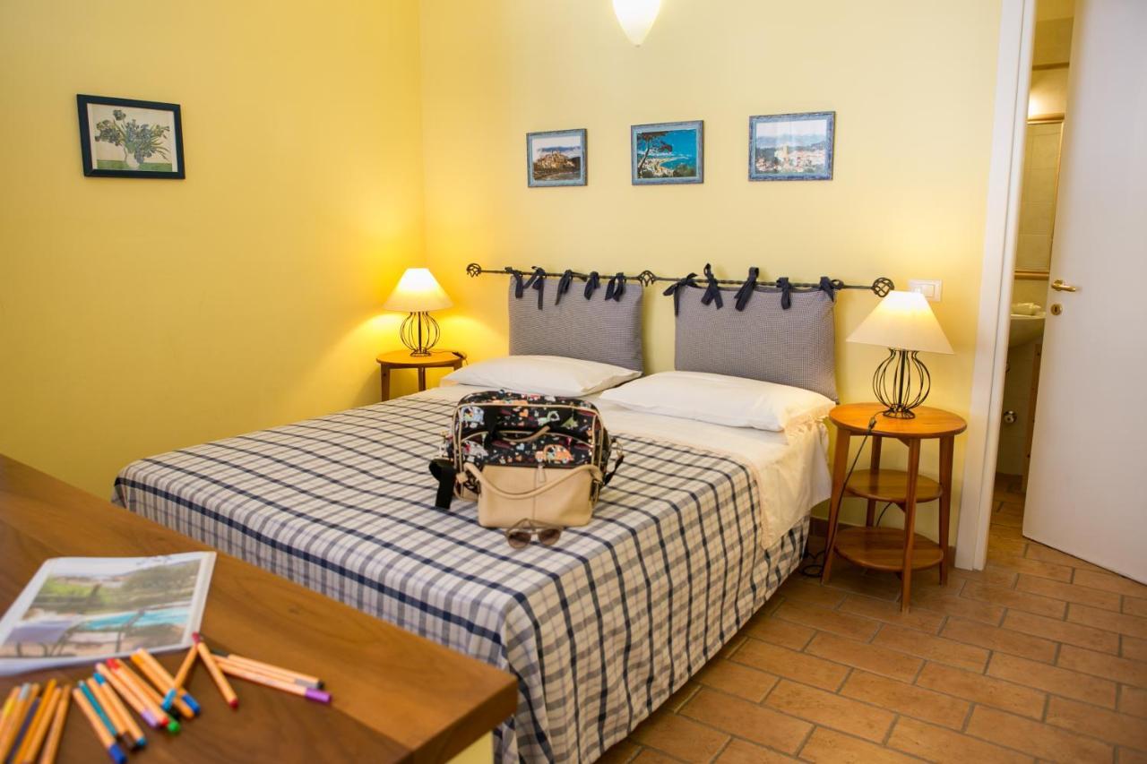 Le Raganelle Hotell Oneglia Eksteriør bilde