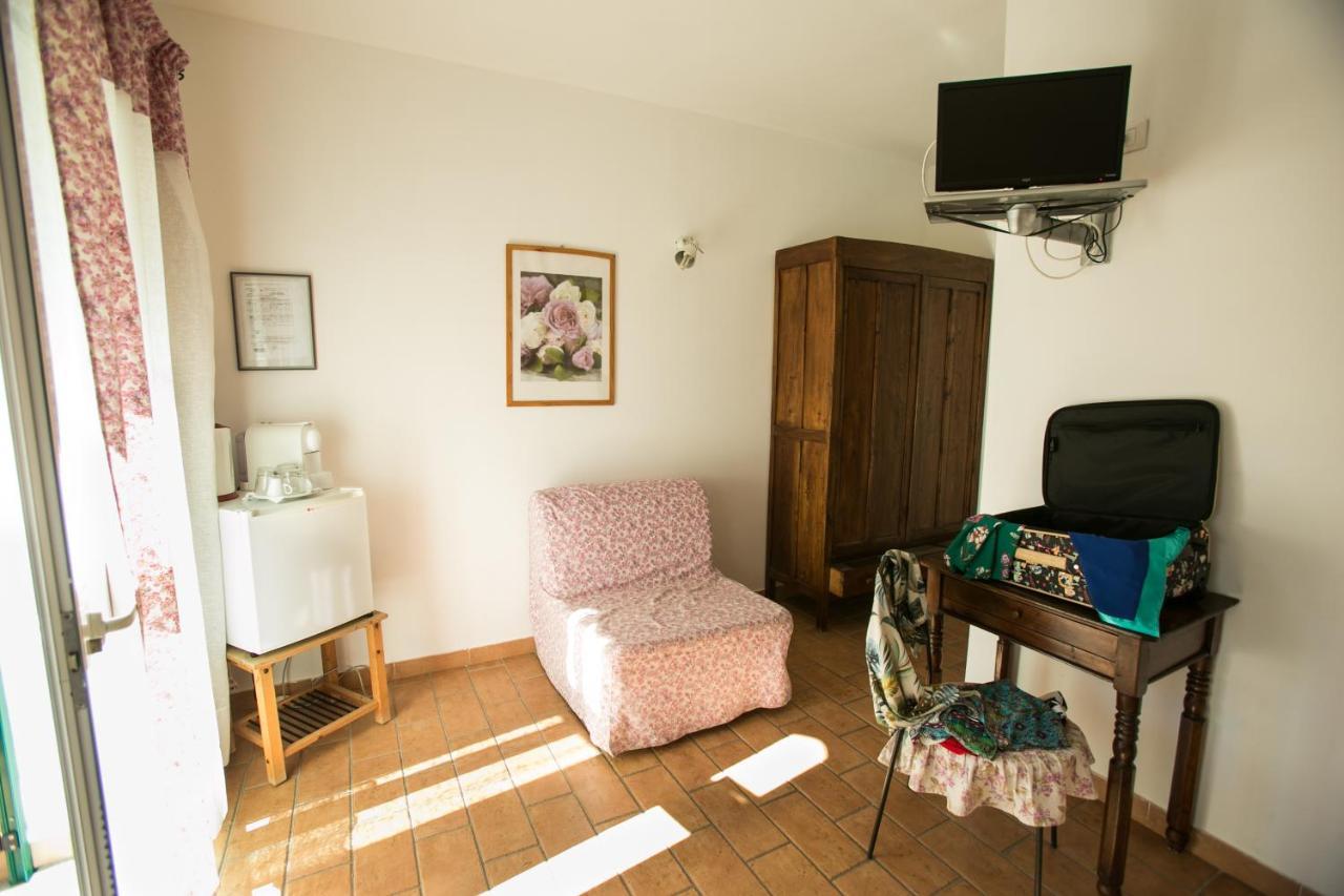Le Raganelle Hotell Oneglia Eksteriør bilde