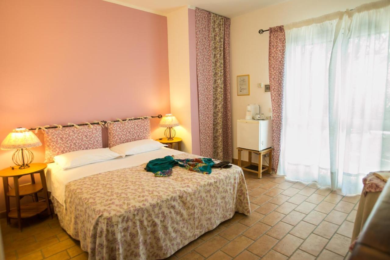 Le Raganelle Hotell Oneglia Eksteriør bilde